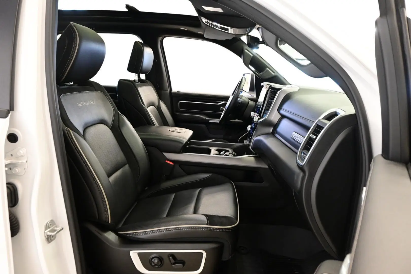 Car Image - 2oEDmYI3U4z6N8g3znNxXC