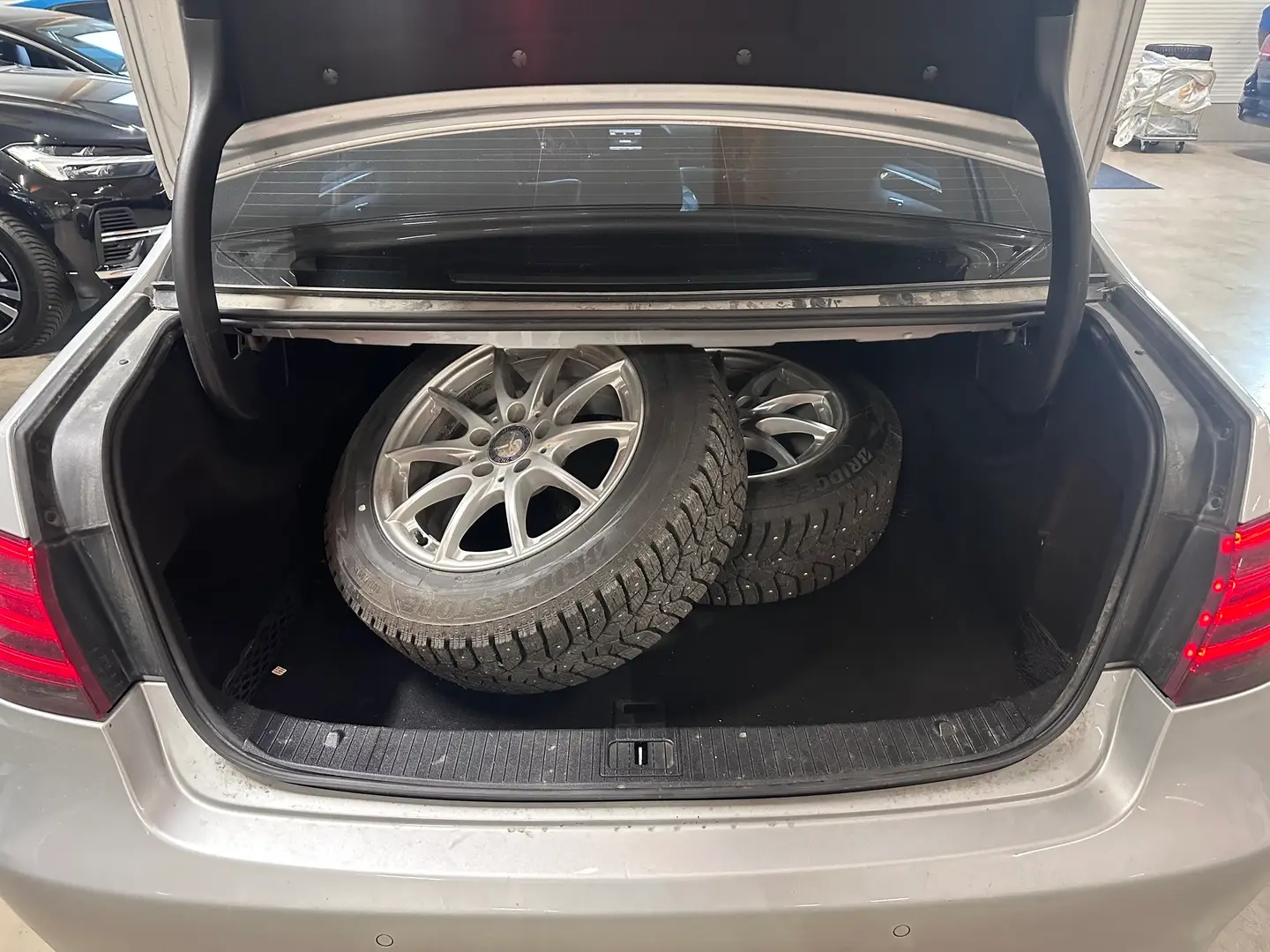 Car Image - 1tLTTPCOTYfw70J1CccihZ