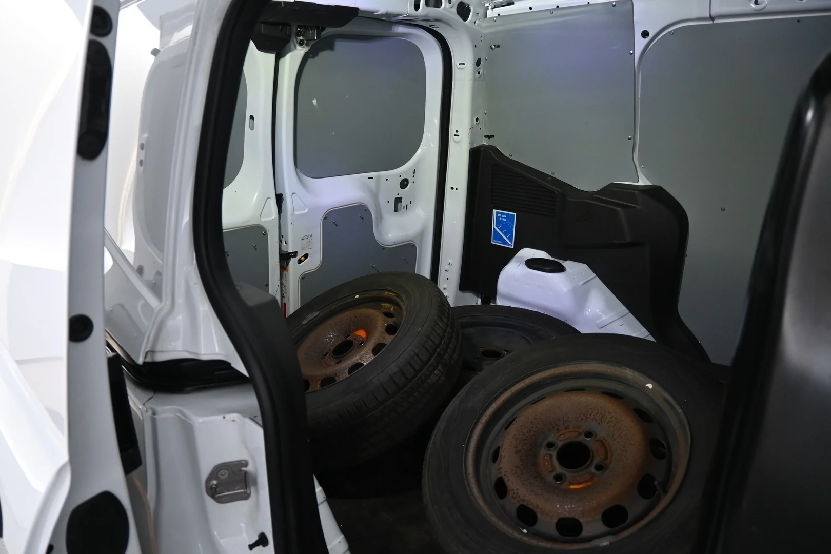 Car Image - 2ERbKniNz9Z9PMEGbarMbt