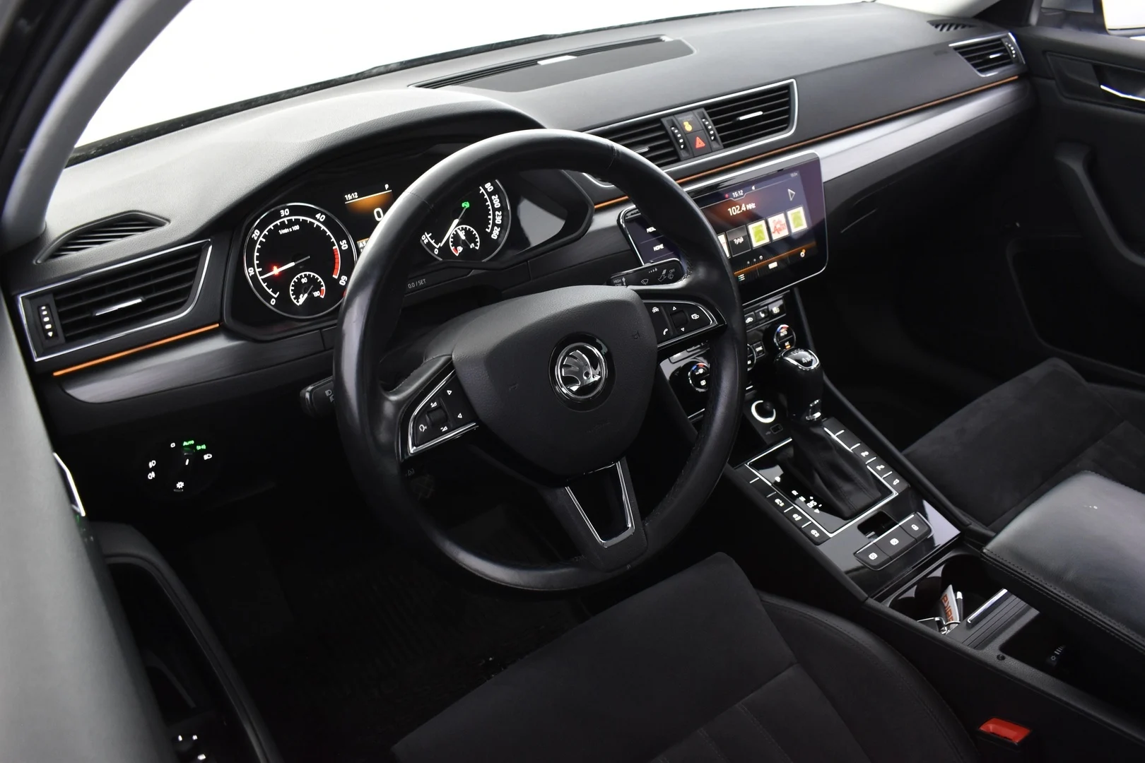 Car Image - 11r9cGRcOYx46RbP37CAw2