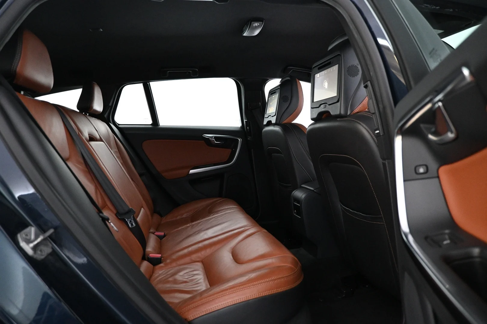 Car Image - 1HJLOsAzlcjUh3lidgyJNn