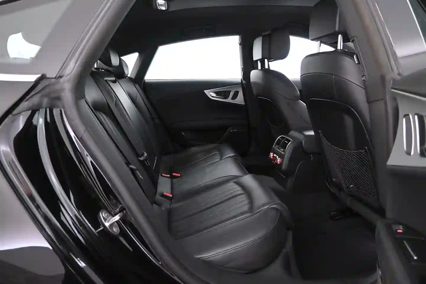 Car Image - 4vZA4TXxZTKUvXRzIKnhdy