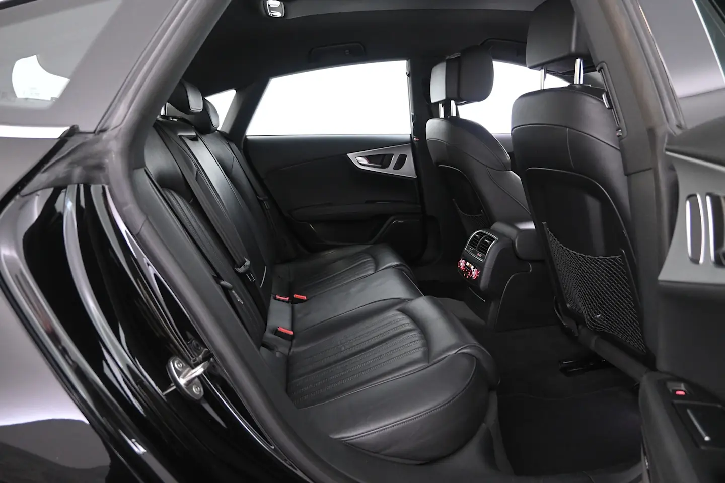 Car Image - 4vZA4TXxZTKUvXRzIKnhdy