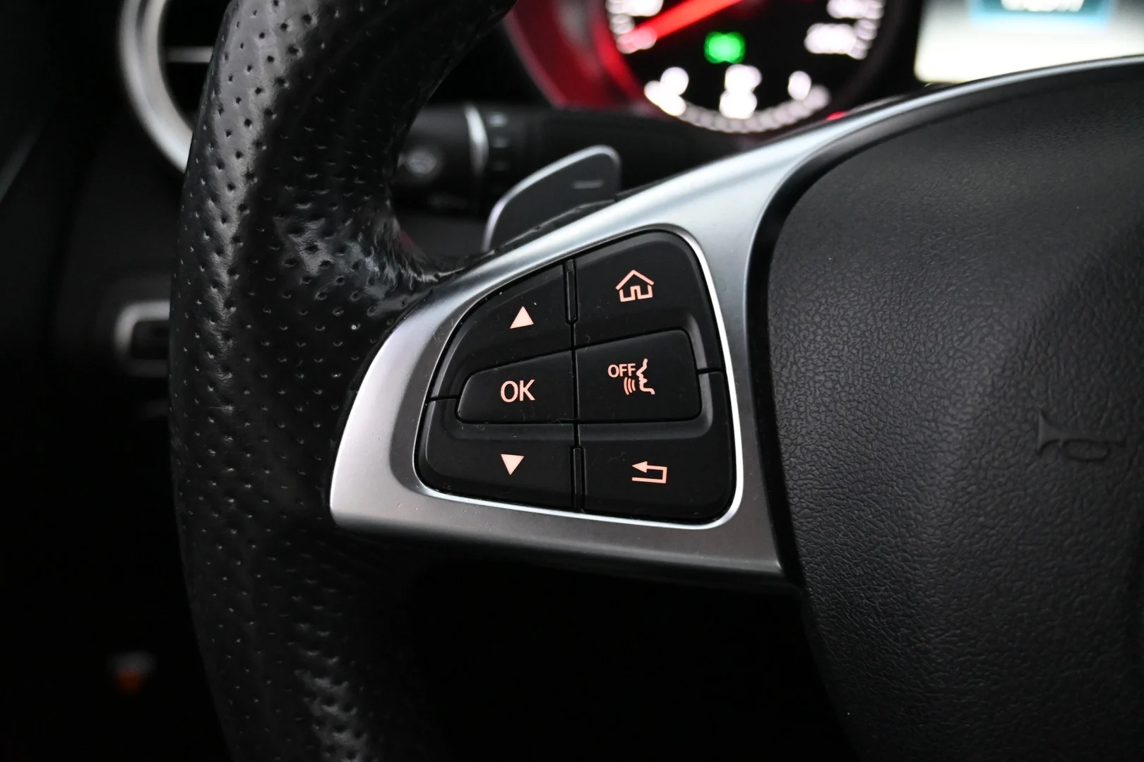 Car Image - 32pkXwHsruwF1wnhBdhBq