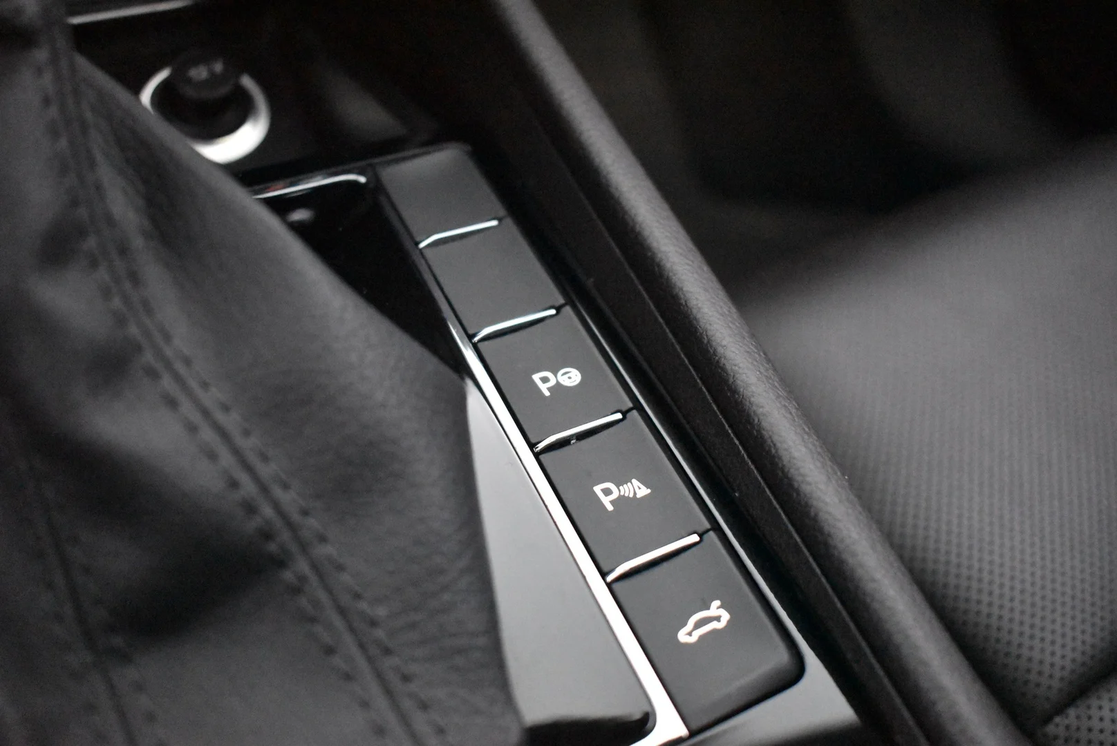 Car Image - 13w25zp9MWms980aX5wsN7
