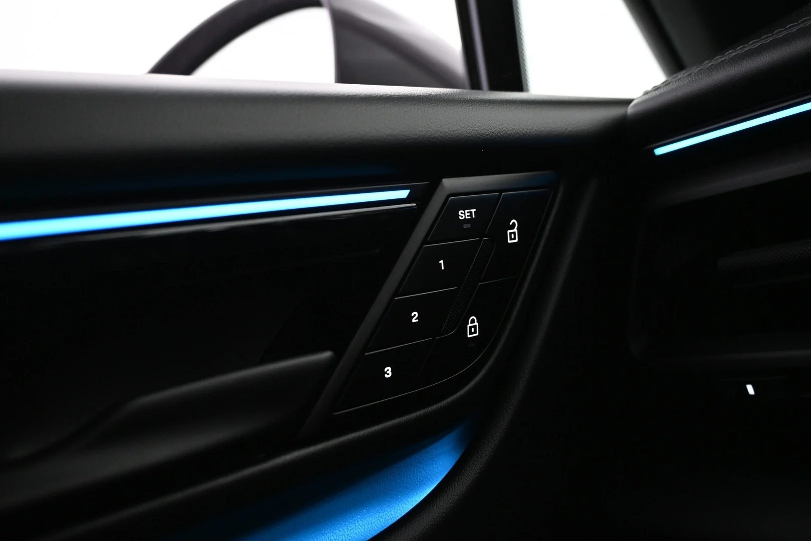 Car Image - u4wp1yNanBxDCB7ZObq0Q
