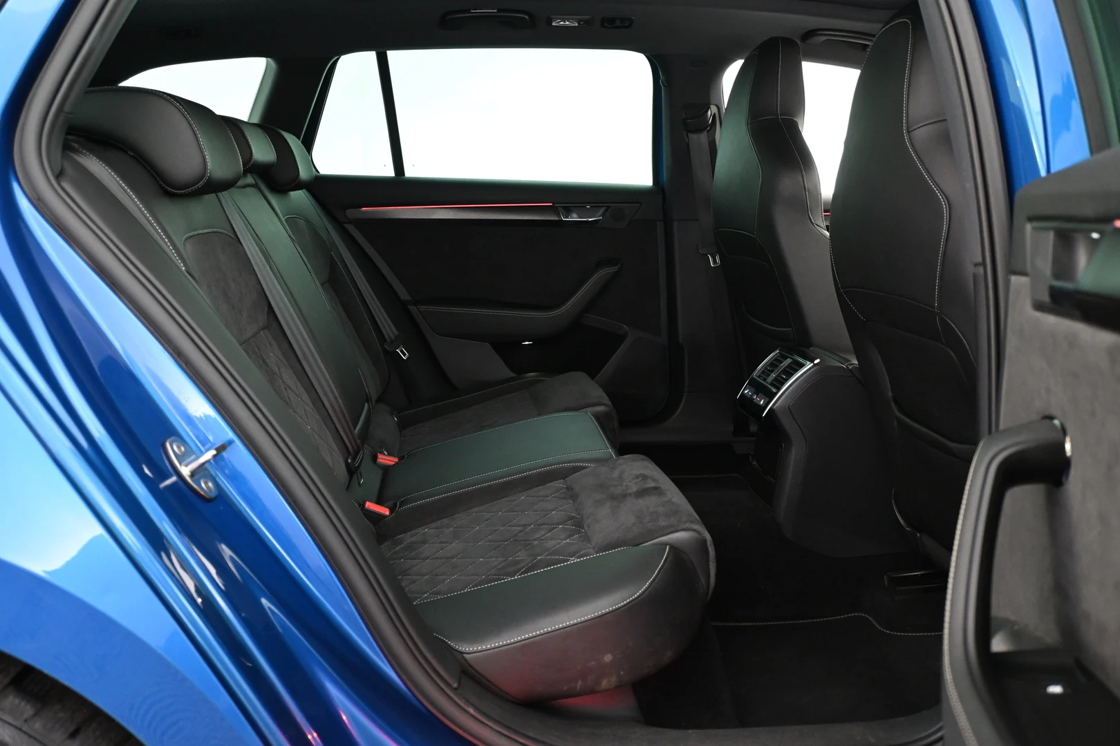 Car Image - 2SWNjKUkrSPWZoLmkWq3ke