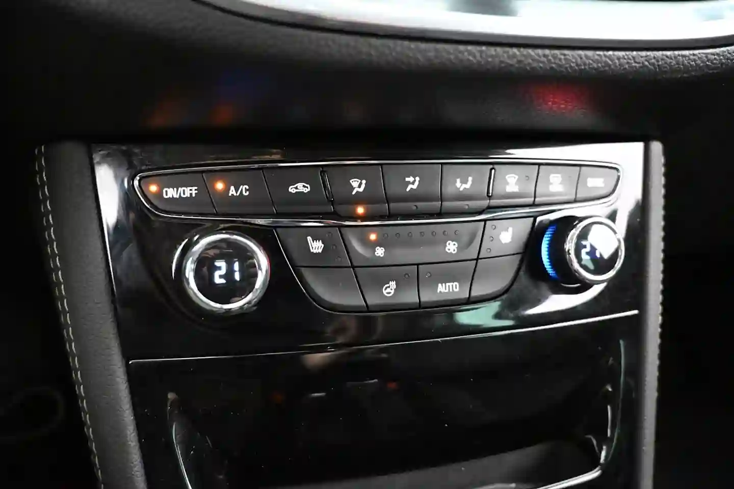 Car Image - 3DMjYhwuPzVpYs0pRgcfFJ