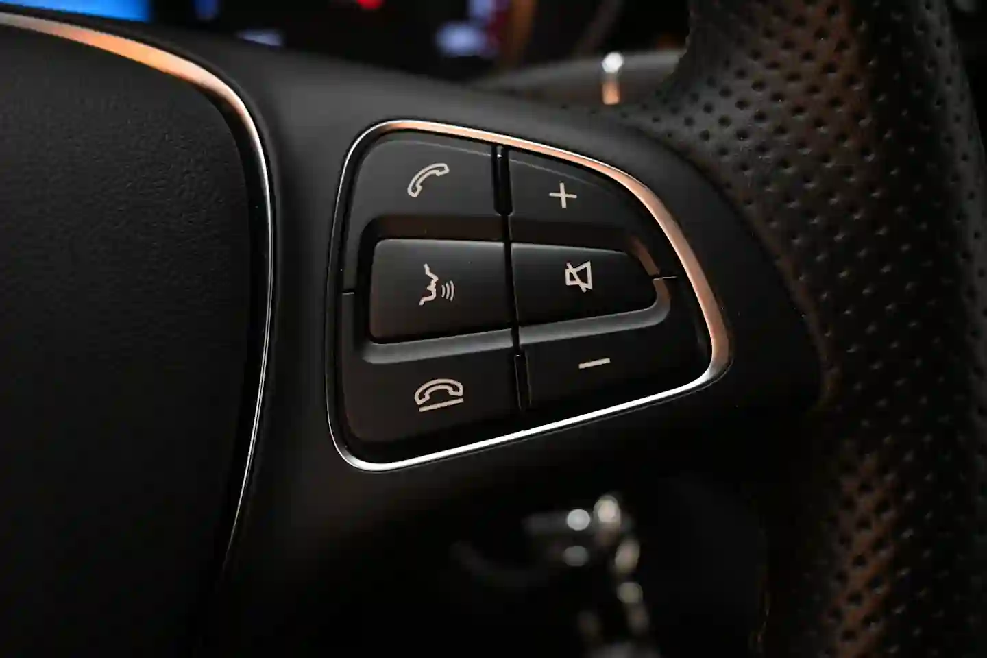 Car Image - 4AJ2YsnEz0D4Itj73zLLaO