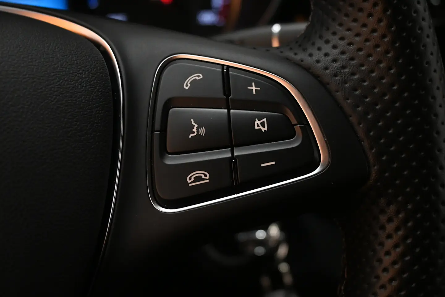 Car Image - 4AJ2YsnEz0D4Itj73zLLaO