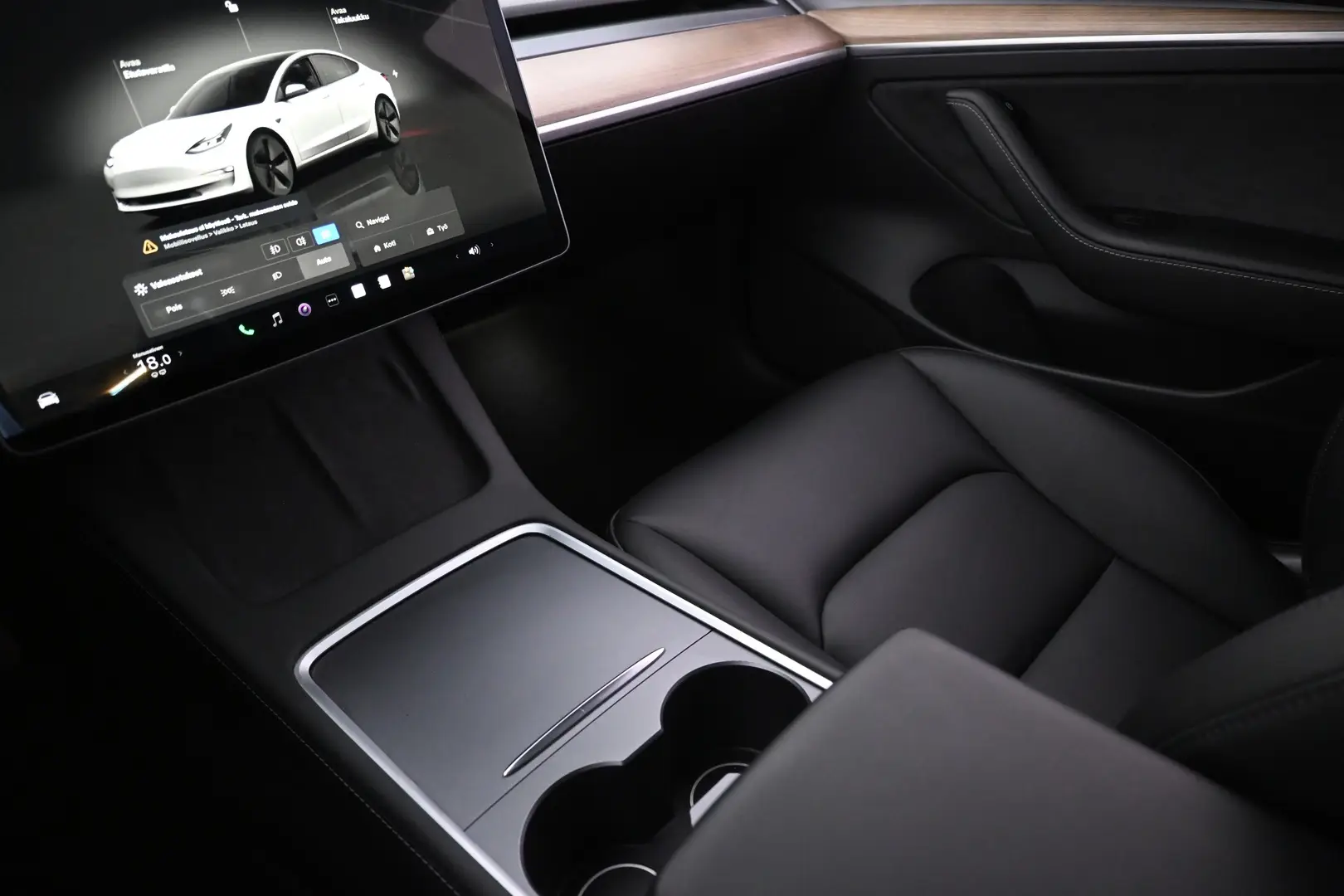 Car Image - WzarpjFbqcBcCyHSoxr1G