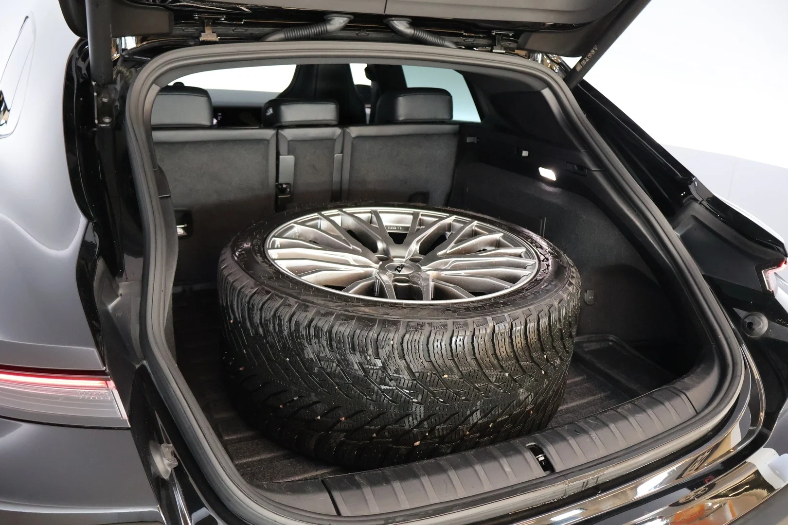 Car Image - 63KoFnNaVCe8h8afqvL9fp