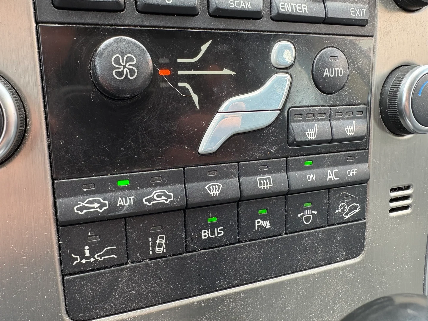 Car Image - ZFB749vB2MQn30AHy5QIe
