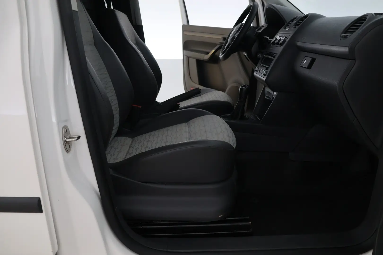 Car Image - 6HHNqcEFU0ZE8crOommRCv