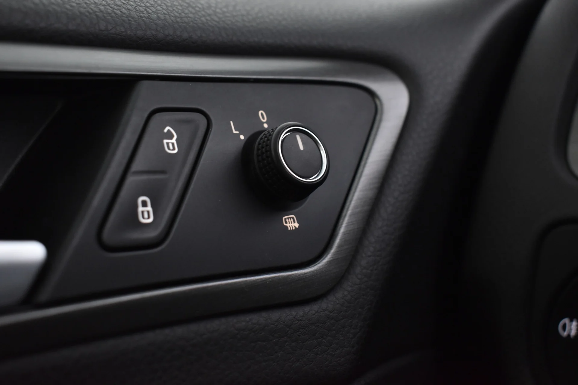 Car Image - 4ZxUJXWcaberfNYfIVtN32