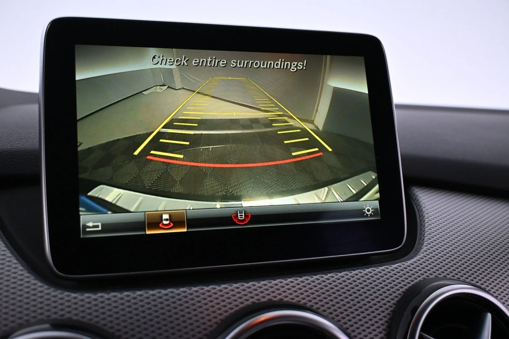 Car Image - vM1Cya0m979Ym4Qgnp8Tx