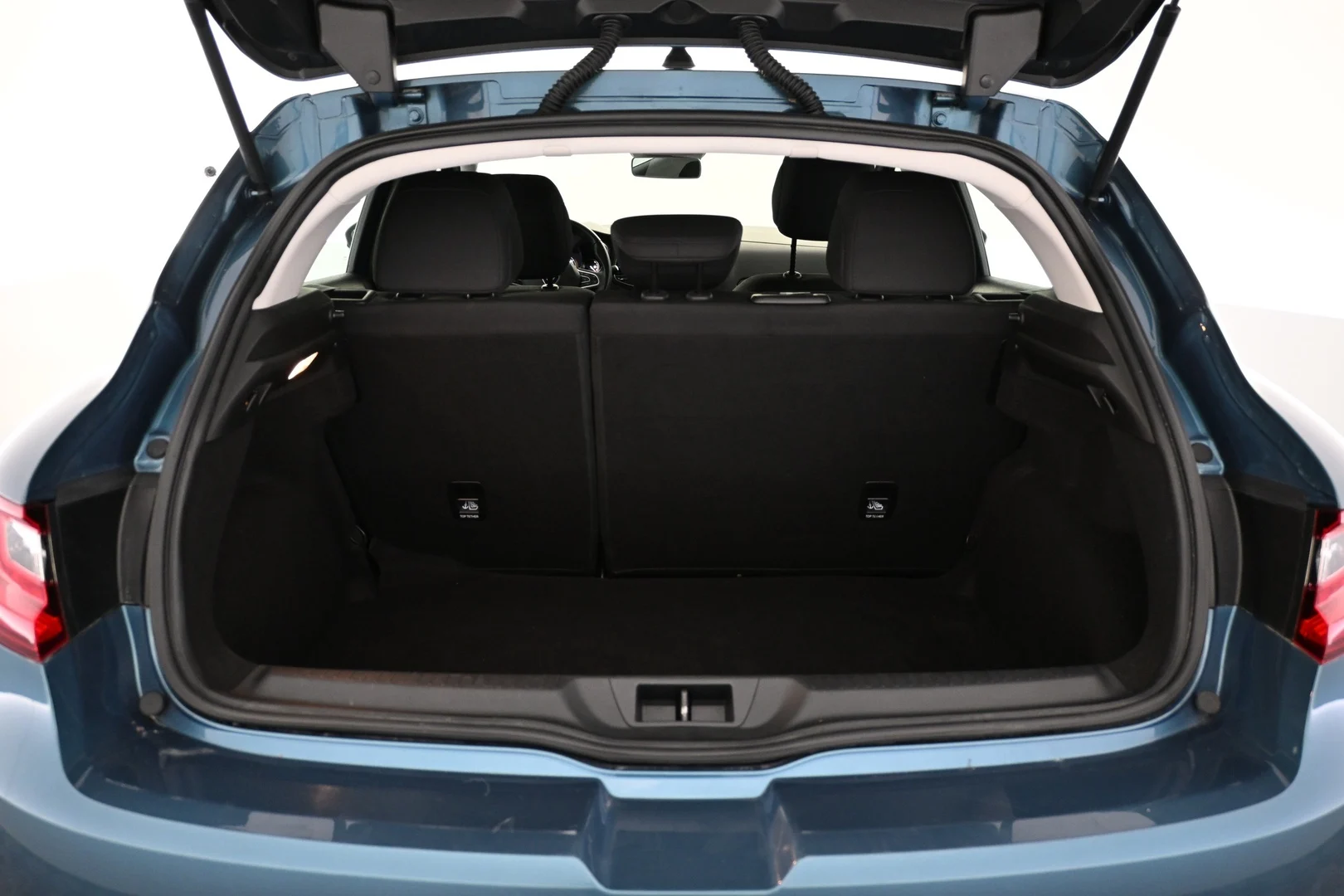 Car Image - 3E1le8vTSSZ5NHpfoQMt8C