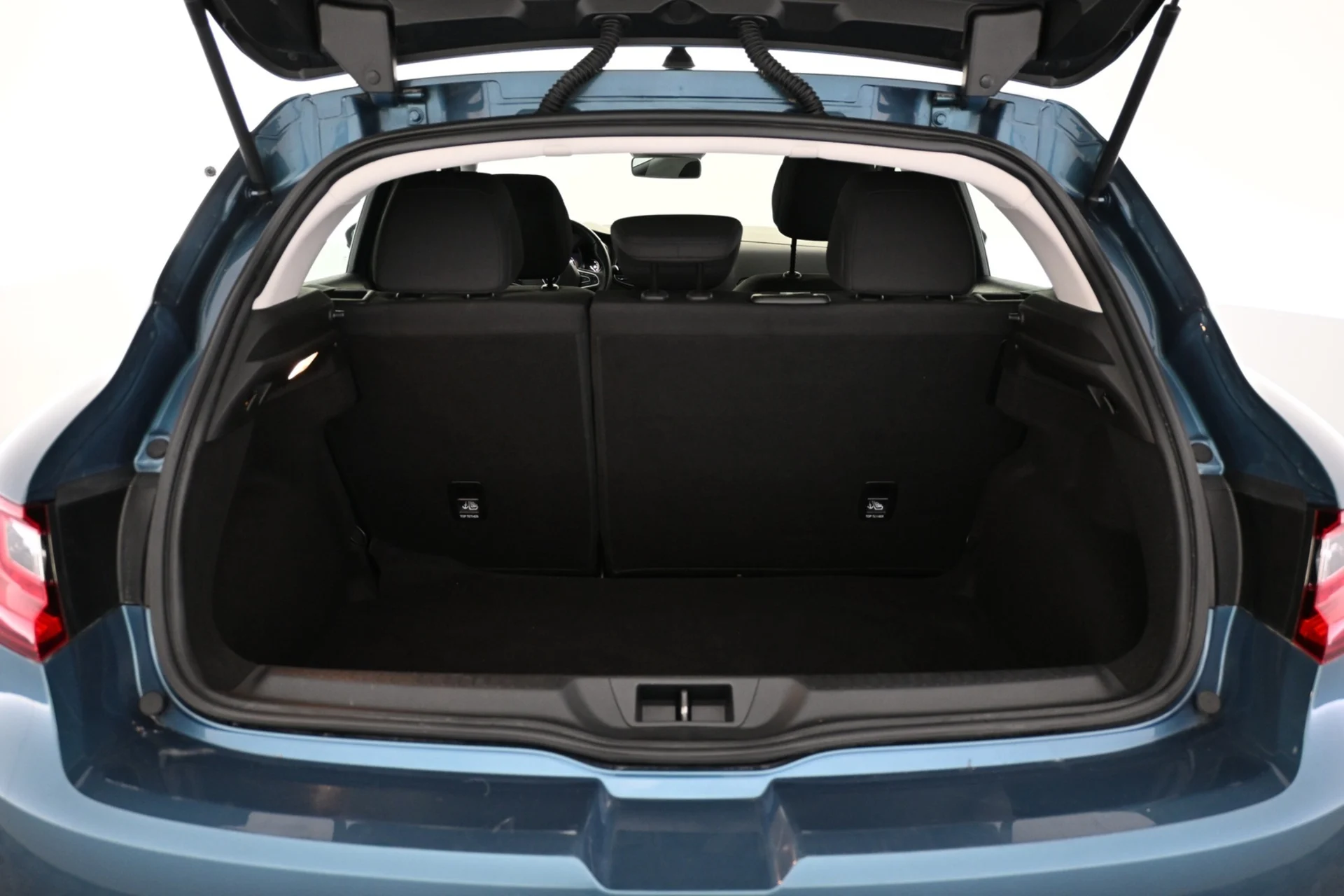 Car Image - 3E1le8vTSSZ5NHpfoQMt8C