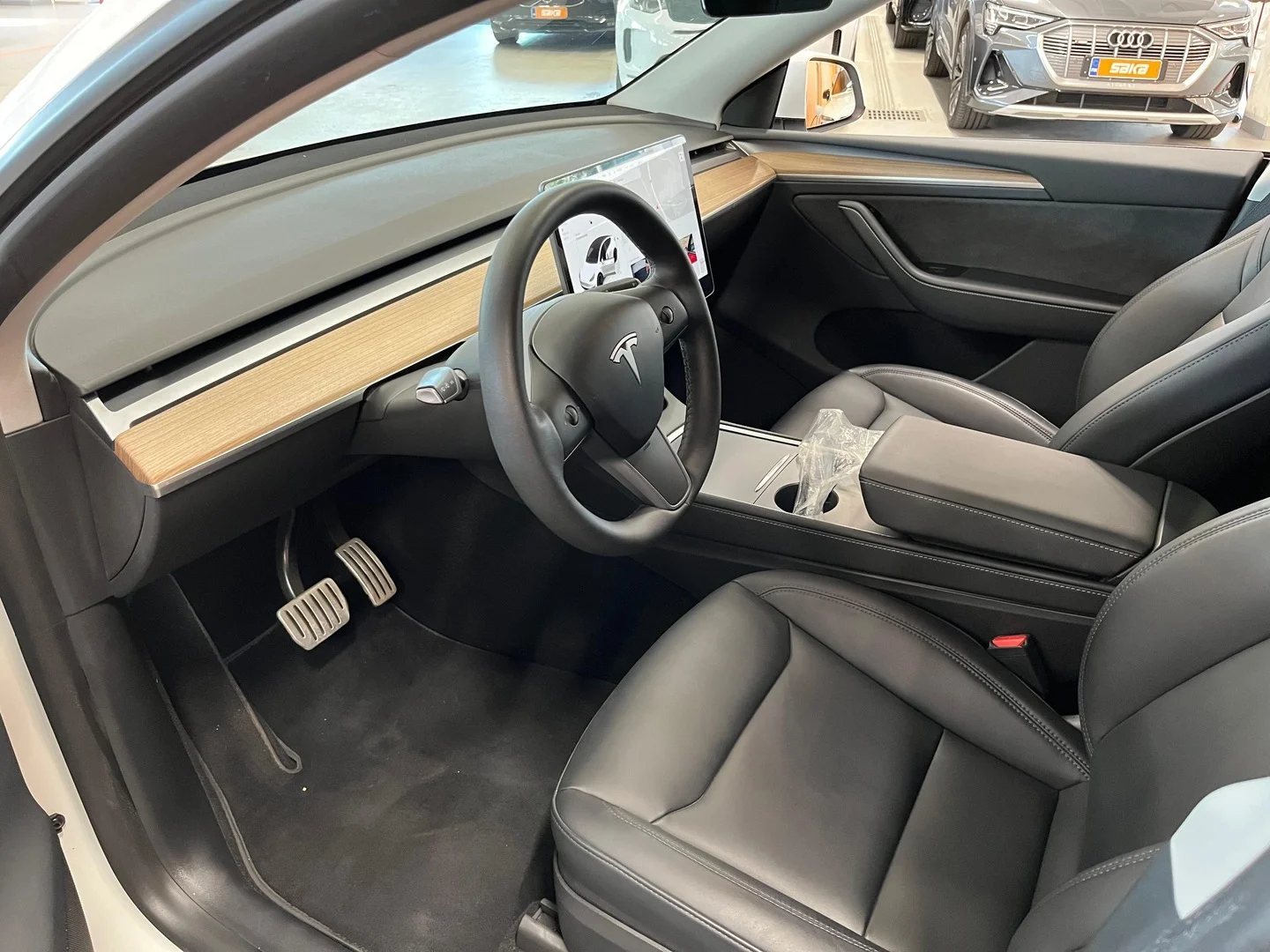 Car Image - 5oSOZihCaFeat40y8xxtQY