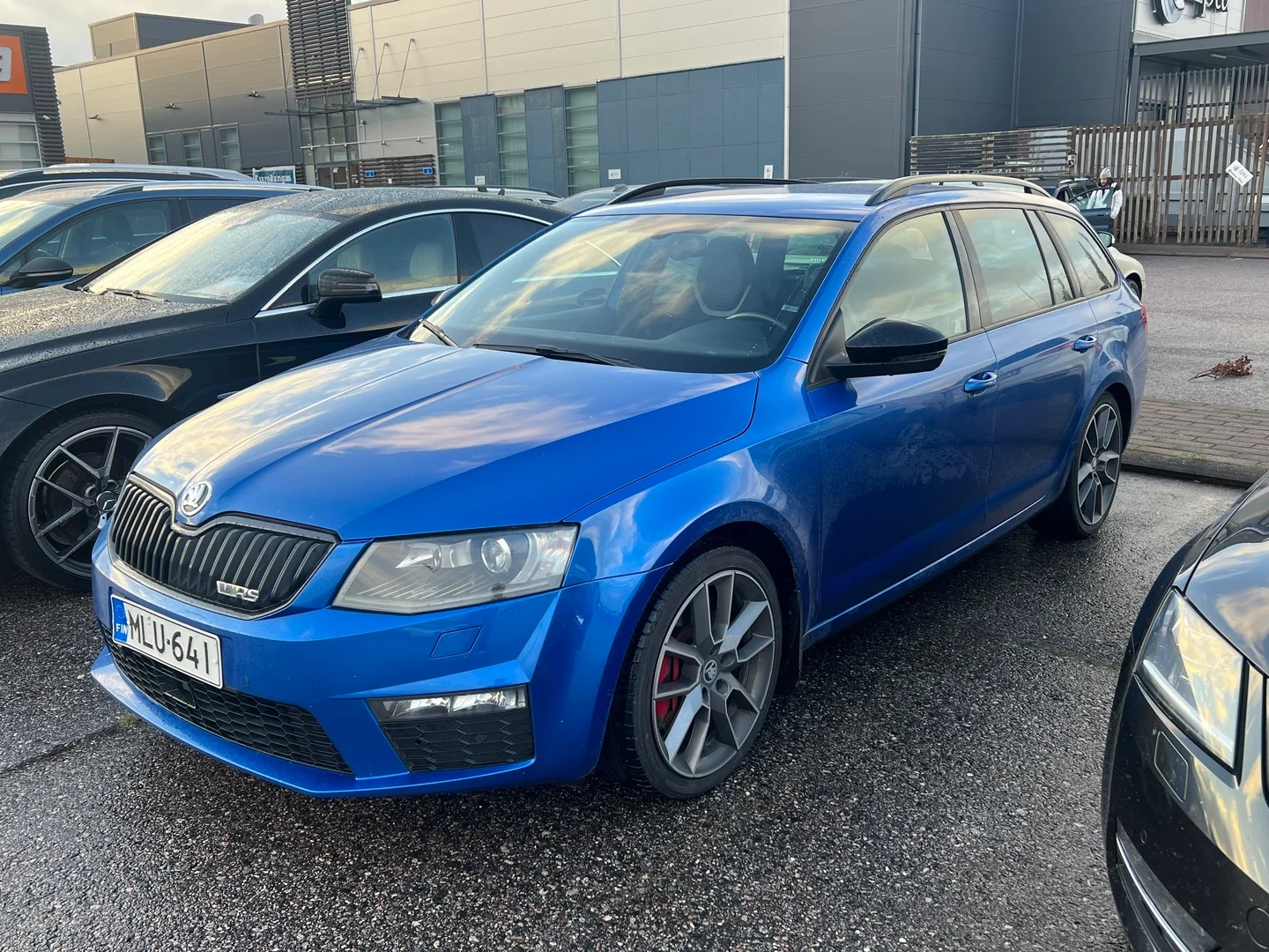 Car Image - 5KtdbGv1l06dwxuKKXtj9r