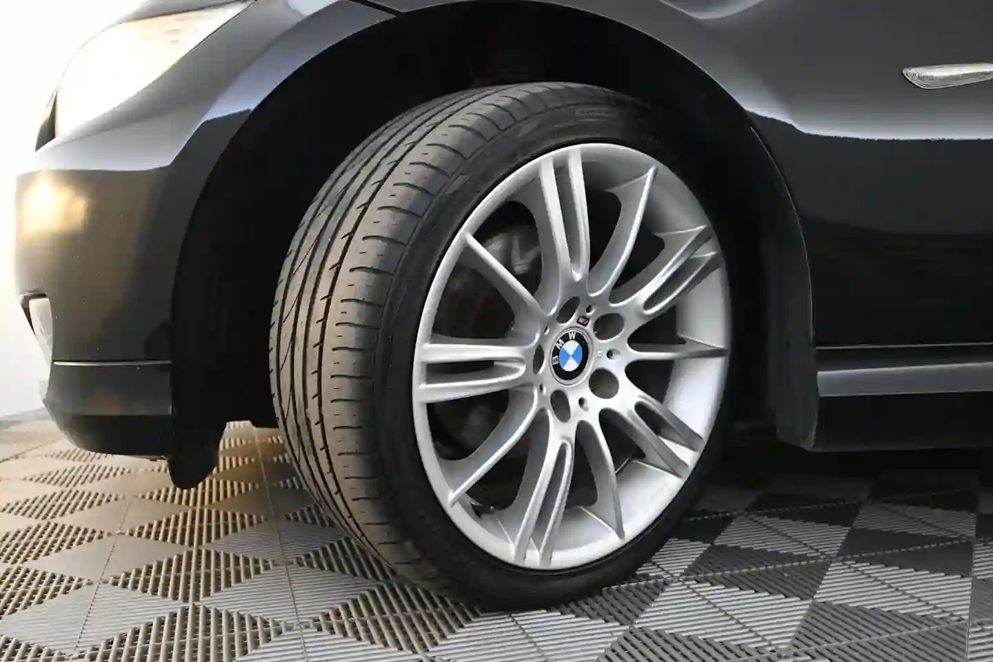 Car Image - 3PxLrYTDVwrmKaGubjnF9d