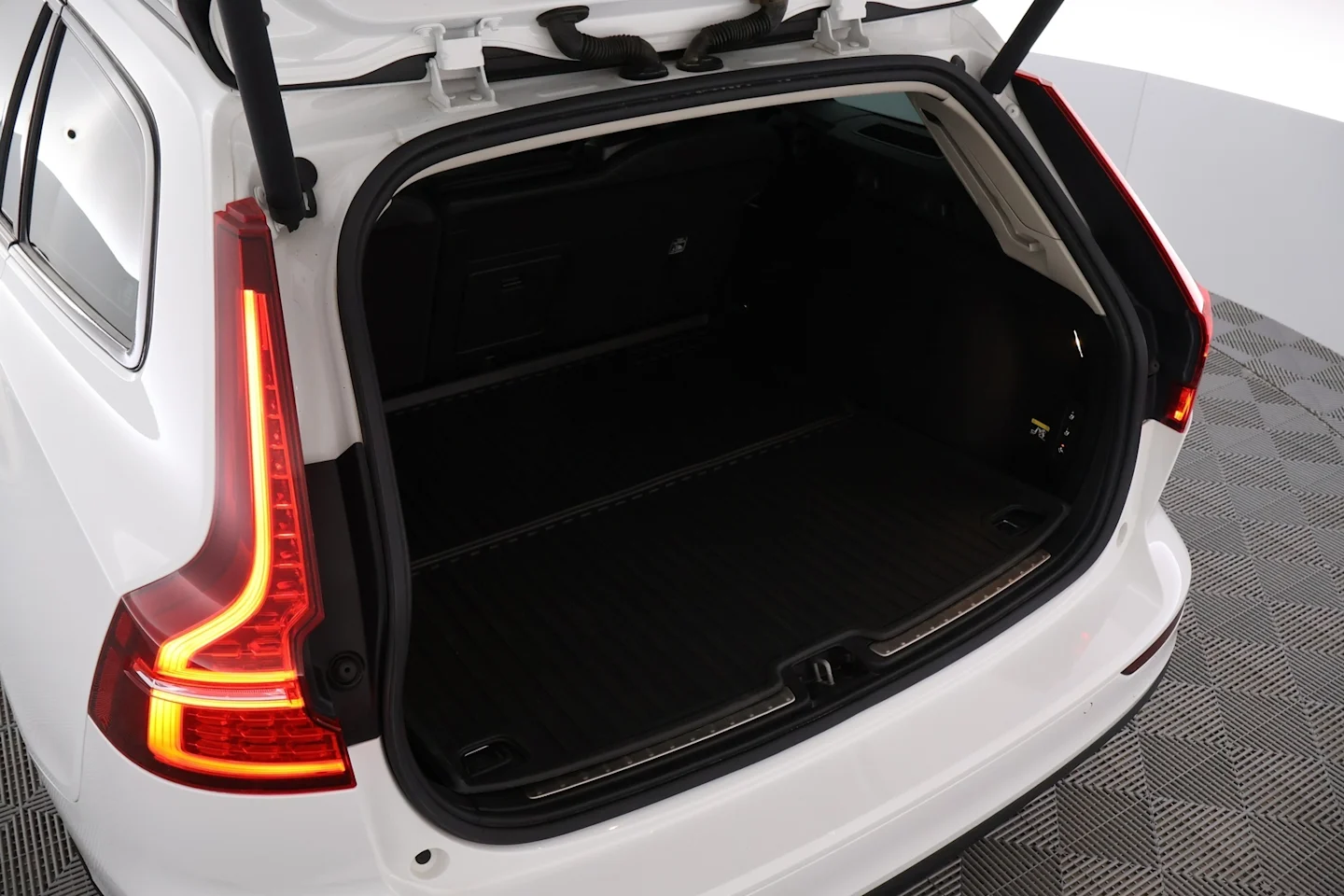 Car Image - 3Sy0VGOzb1xe2OFiJQBHXF