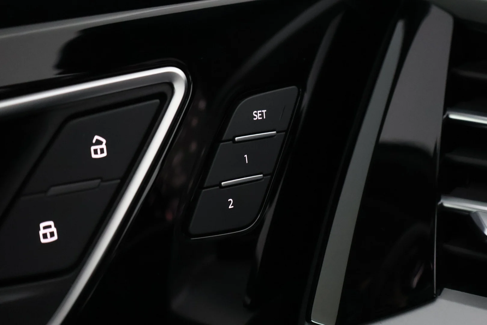 Car Image - 19KV4wkYGcUvCvzCymyNt6