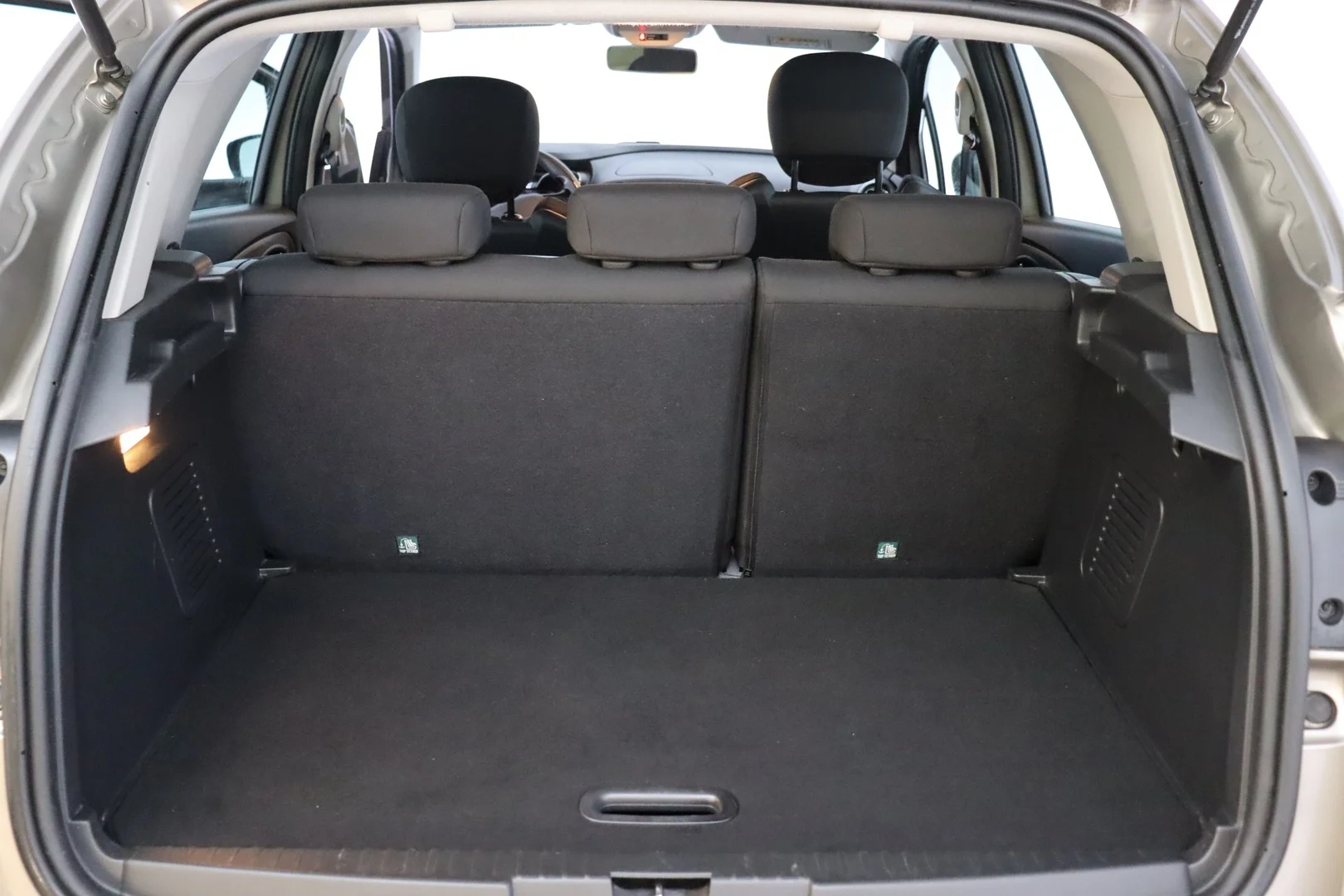 Car Image - 2t6ZBd8OIrJUcqqo8eUAch