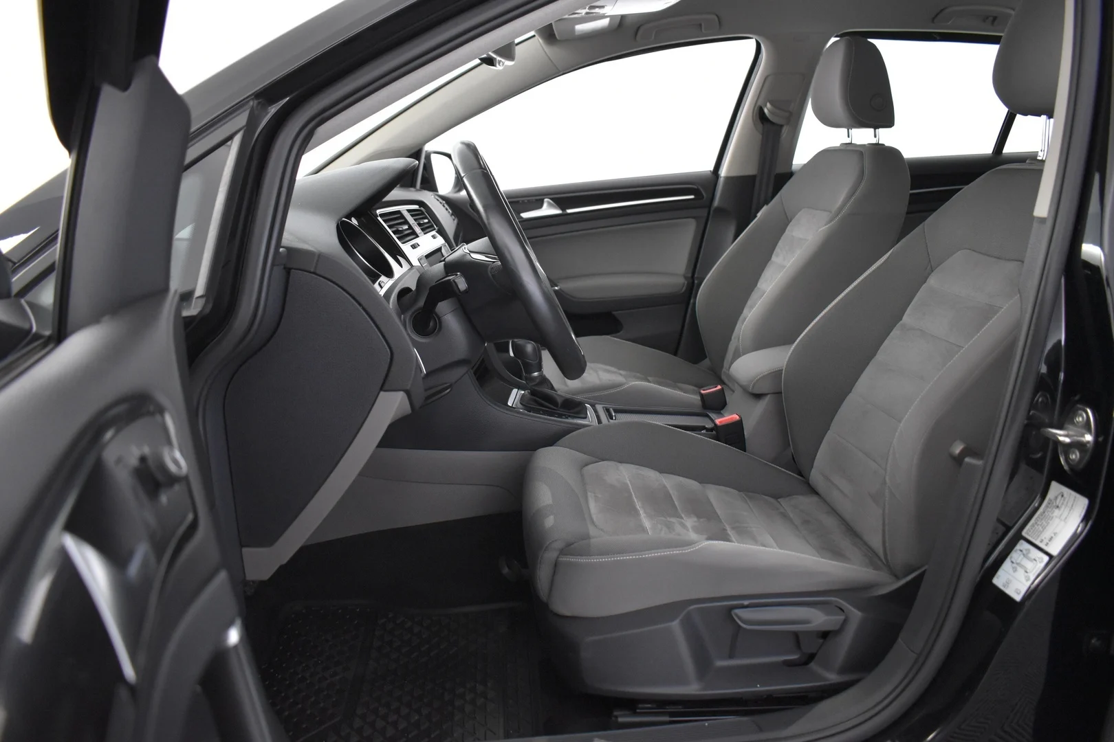 Car Image - 4ga8Bj7My1T8bfjv20IA2F