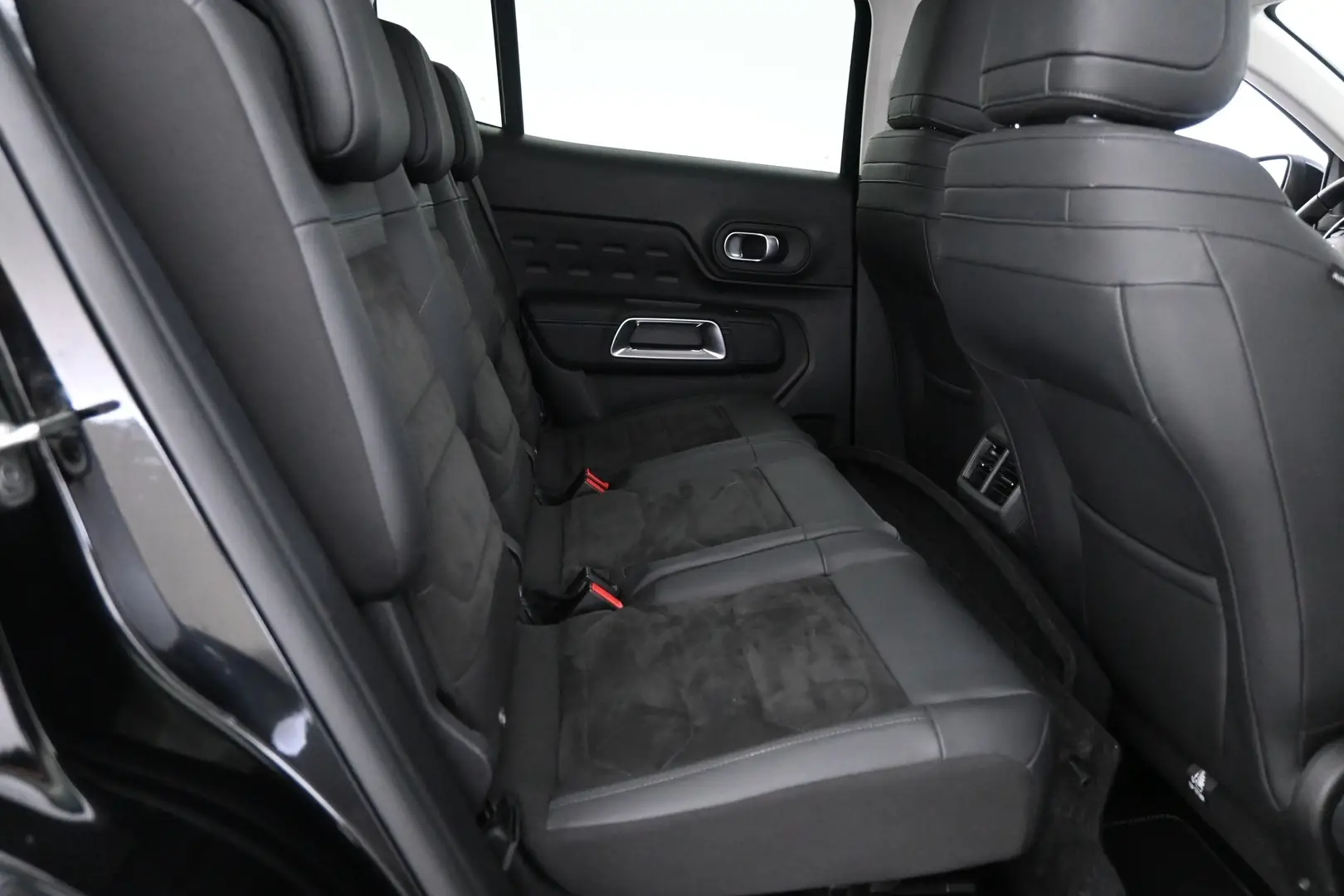 Car Image - 4Q09PEgEb89MgLZbJLMkgg