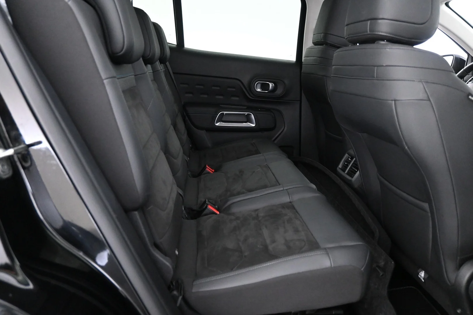 Car Image - 4Q09PEgEb89MgLZbJLMkgg
