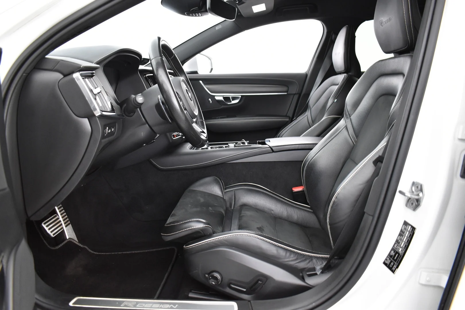 Car Image - 7yIu03zoNdS25YDColf2ev