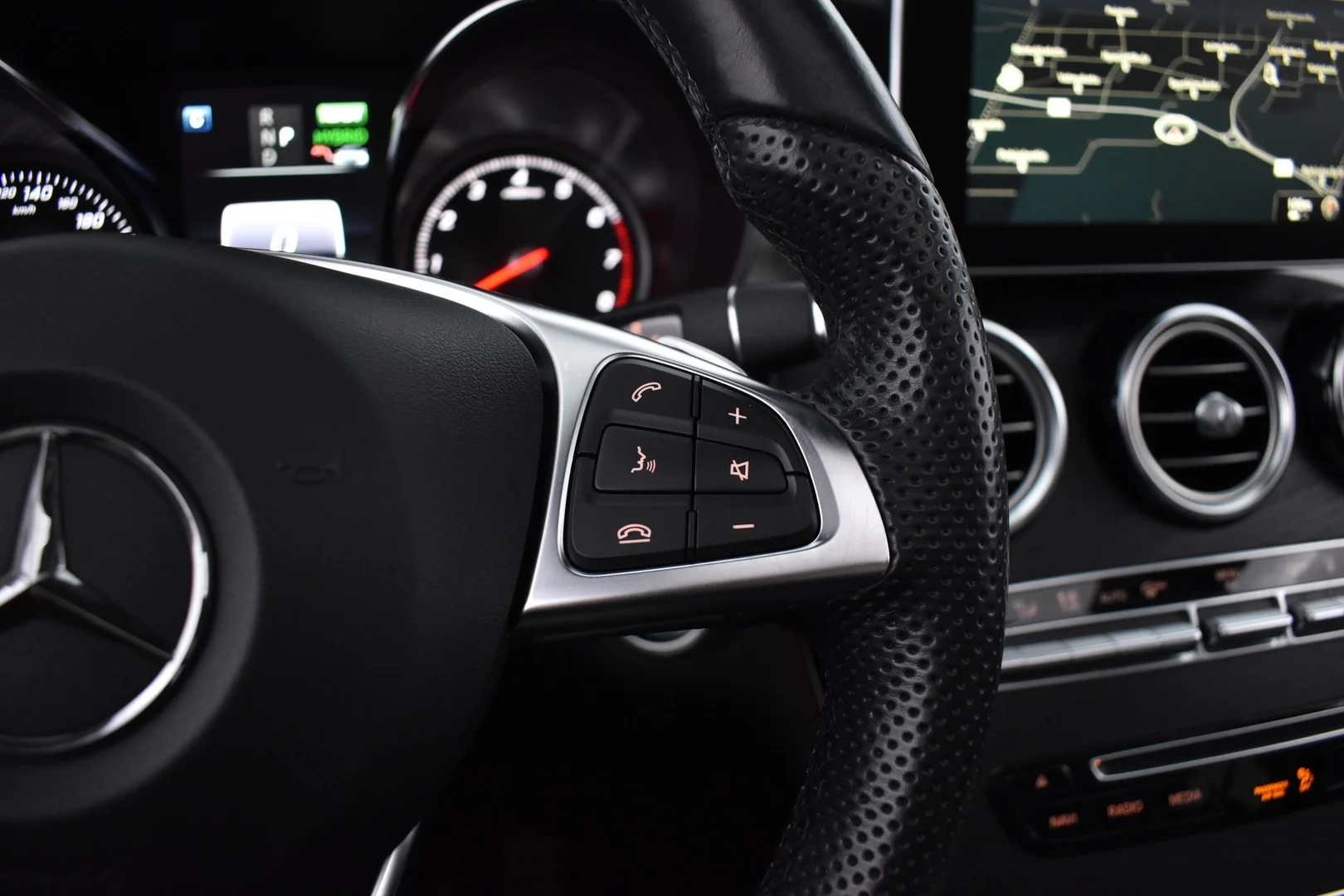 Car Image - 2kG9kUyFWZdt8Q61Ht7deN