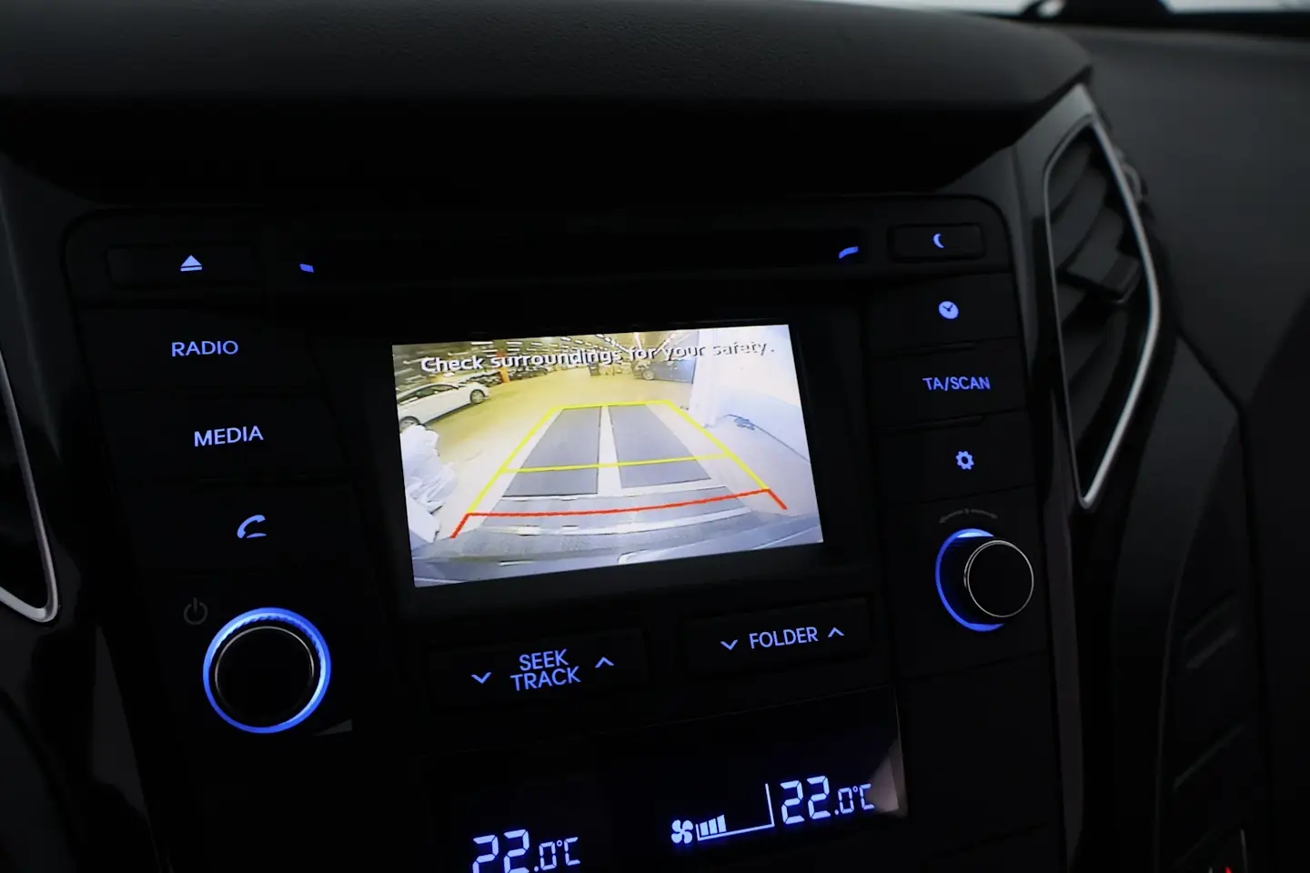 Car Image - 7dv3yMx4UUSjjtZIjoiZXR