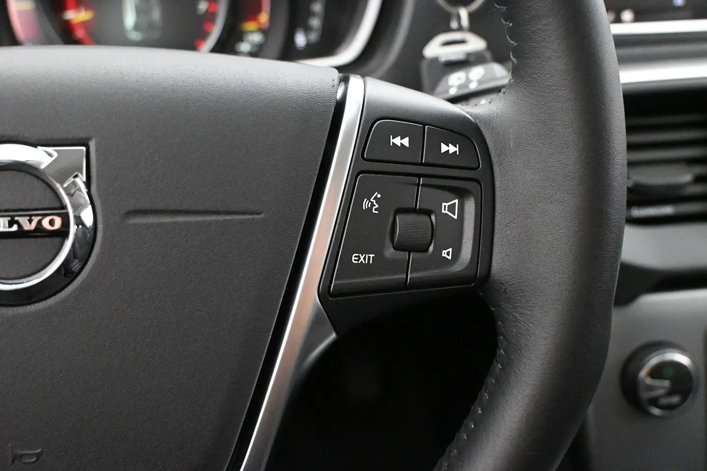 Car Image - 4hMAA9BLCm6r8kfdQhMHx2