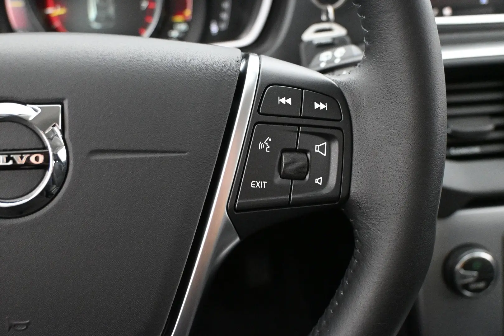 Car Image - 4hMAA9BLCm6r8kfdQhMHx2