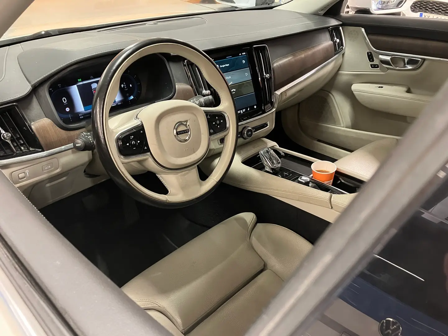 Car Image - rsrT9txfg9CElAnVdHzcE