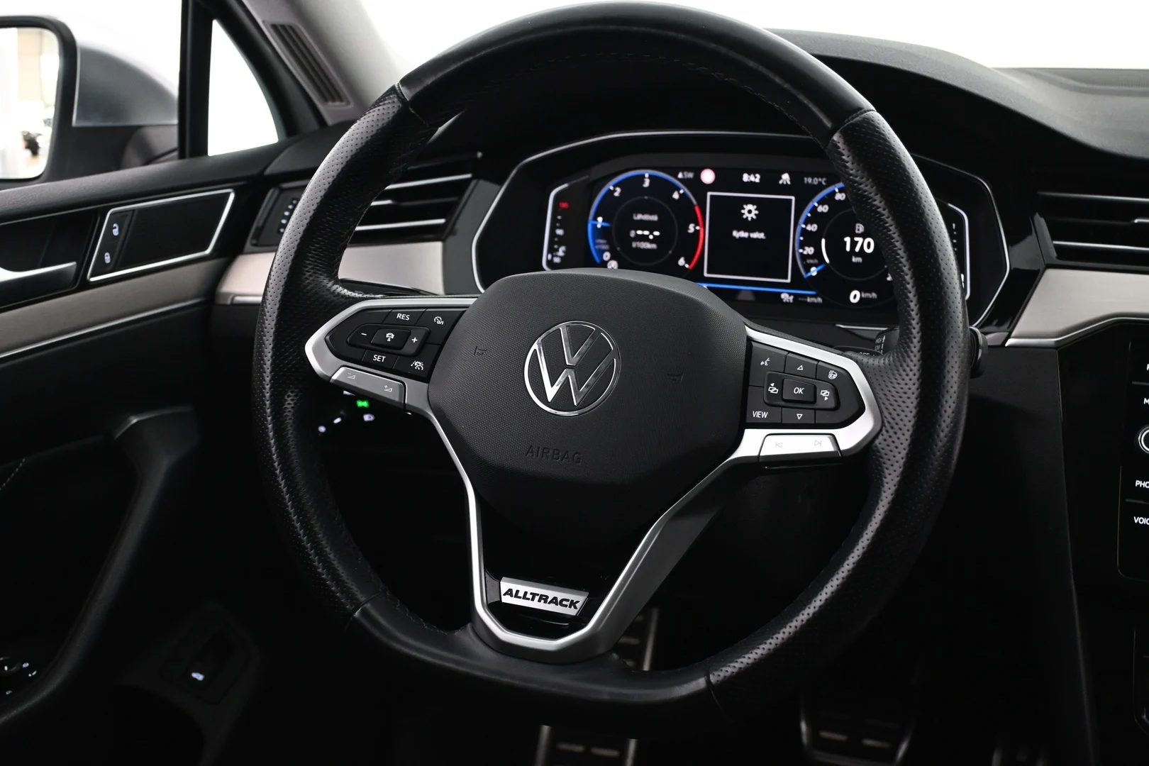 Car Image - 6VoXjVLh8U7sGnR8RzB8jA