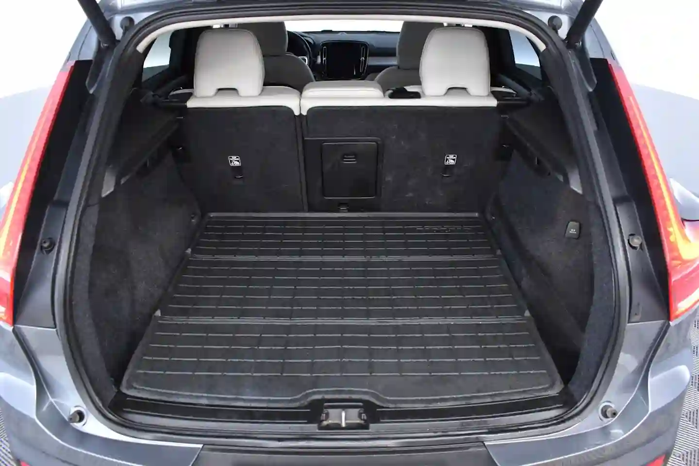Car Image - 2QYuHWR5ifdTucruvestxd
