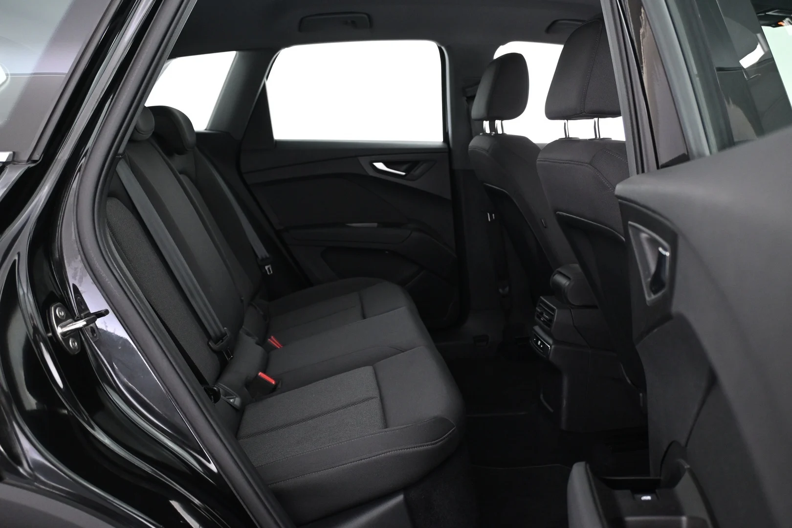 Car Image - 1XMRU0igZClrzPoUaMgIRl