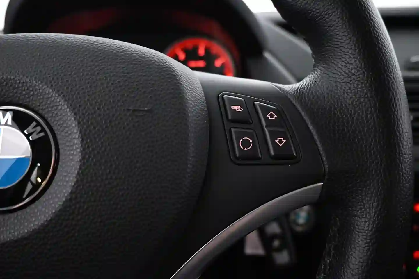 Car Image - 3BGro8XiqG834gByow2267