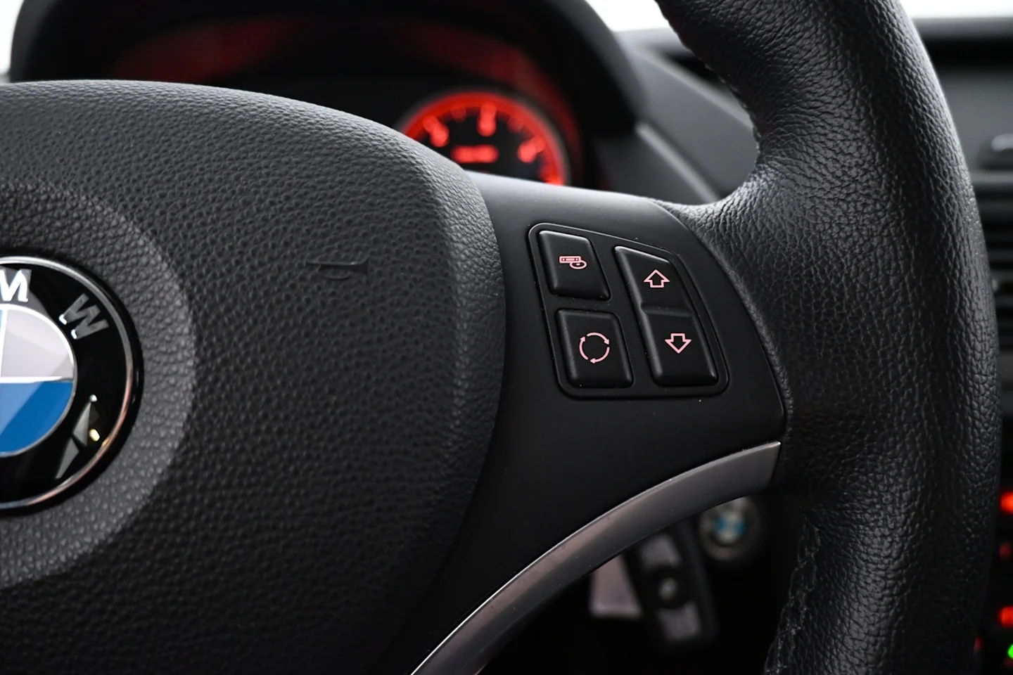 Car Image - 3BGro8XiqG834gByow2267