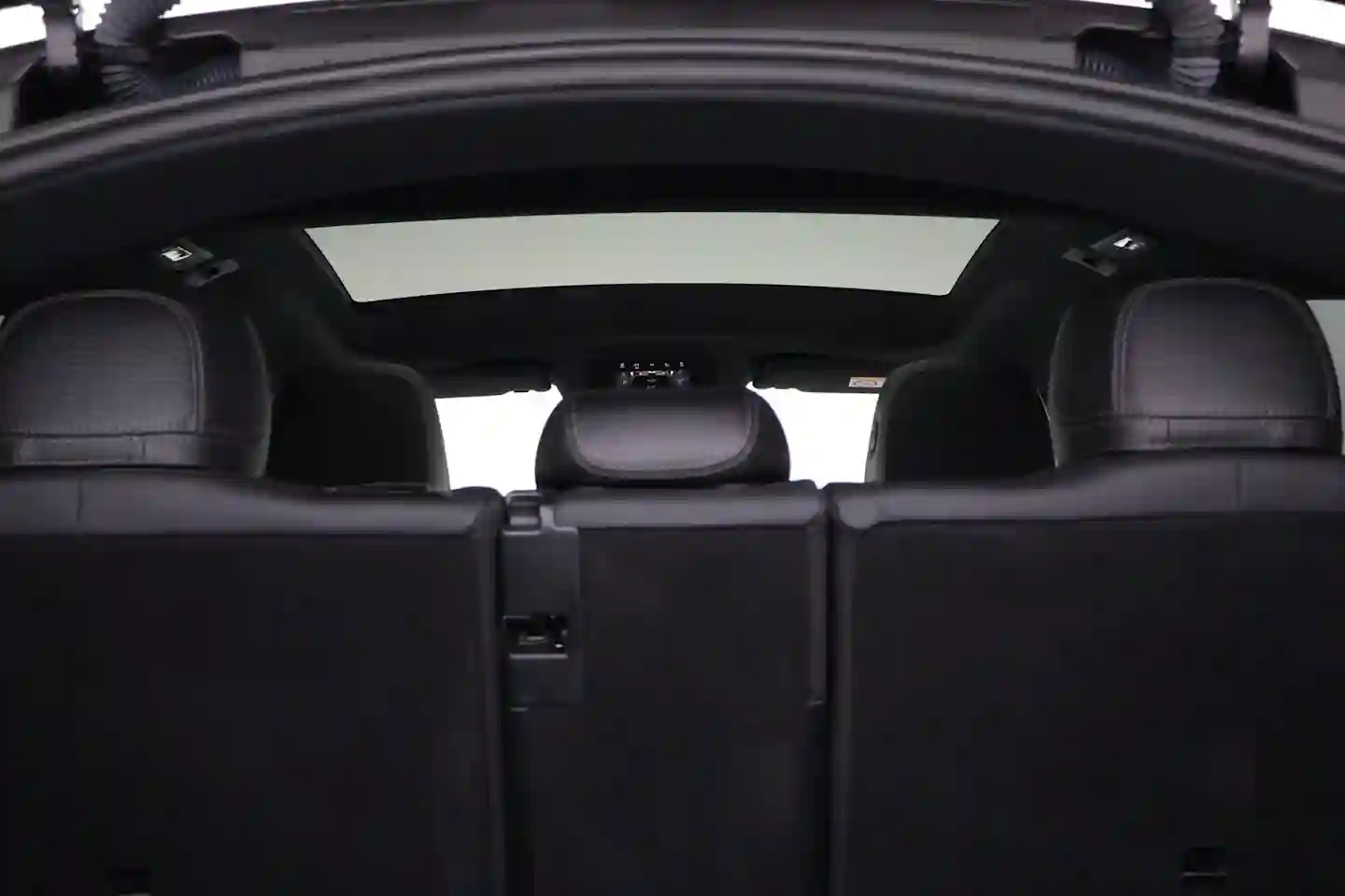 Car Image - zSMg2ikQm8q8U04Lr5DDN