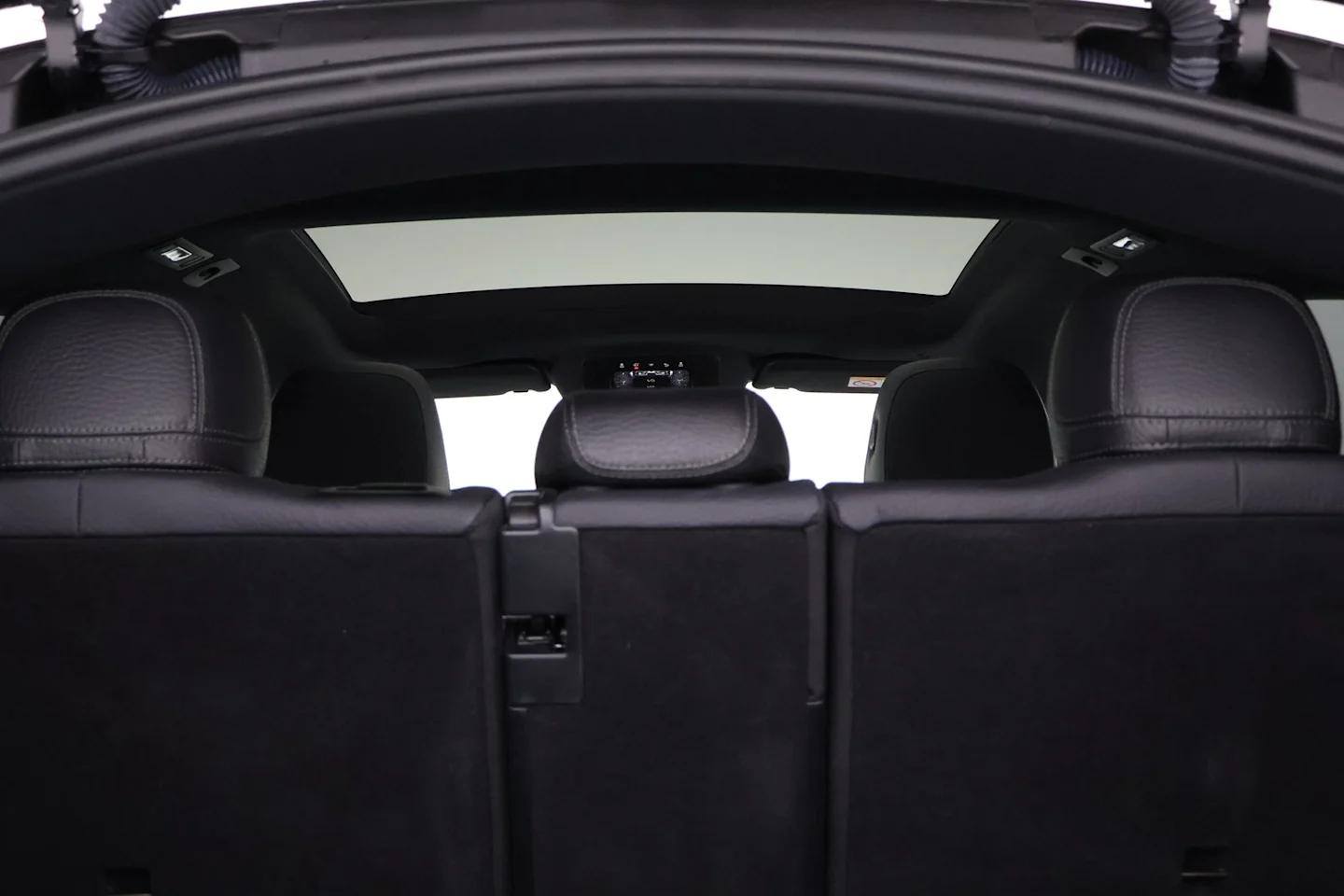 Car Image - zSMg2ikQm8q8U04Lr5DDN