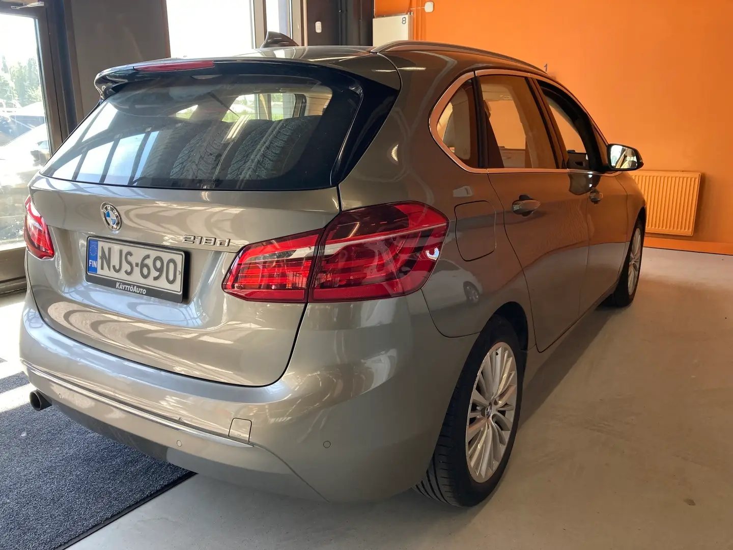 Car Image - 5lLAVrAinPbwm4wrFVx4fL