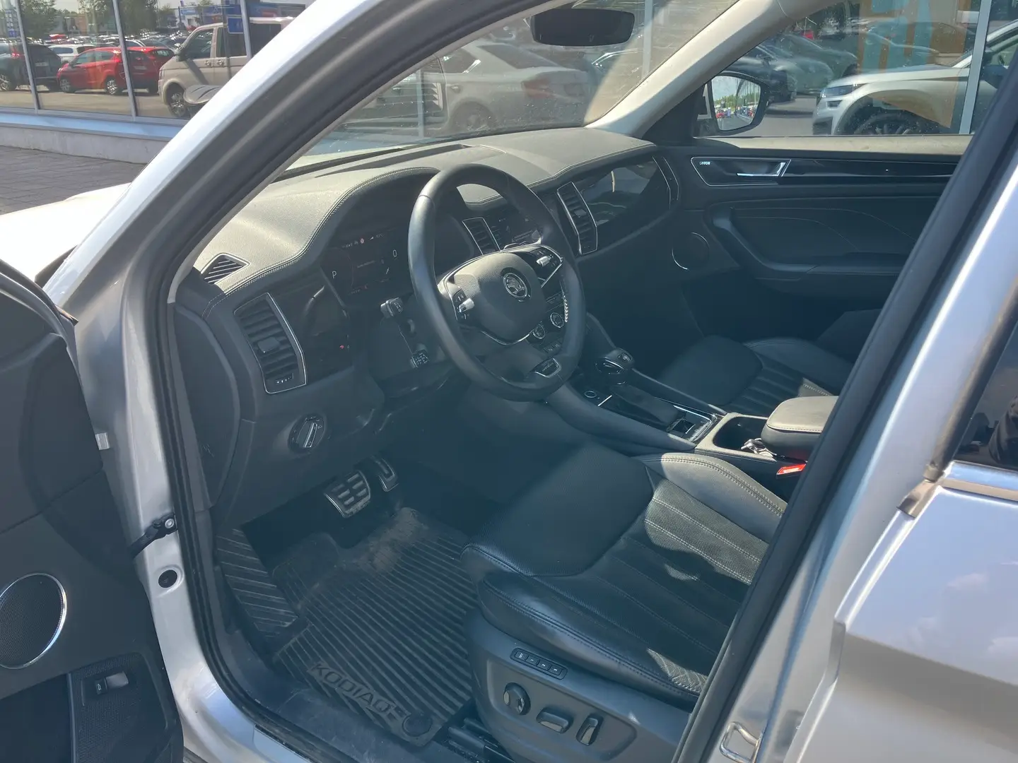 Car Image - 5VdyzFH4CSPbesuXG6v54a