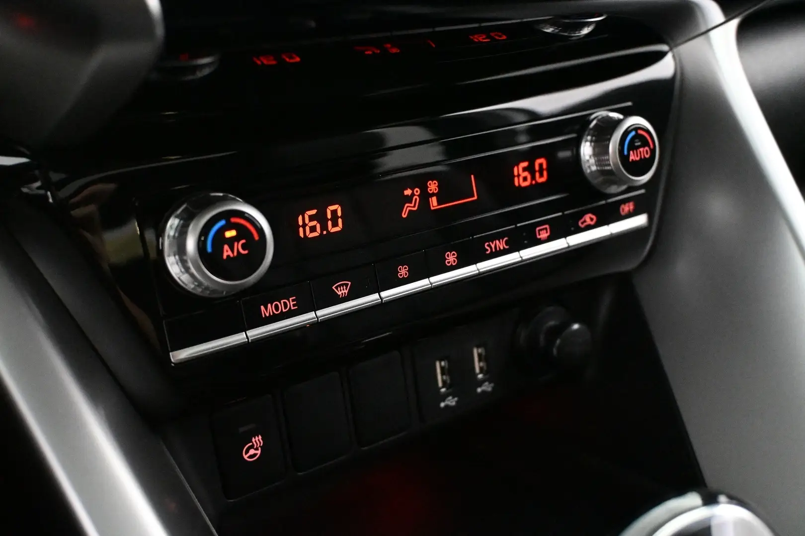 Car Image - 60vO5Q38GkaVIcVXb3hBFM