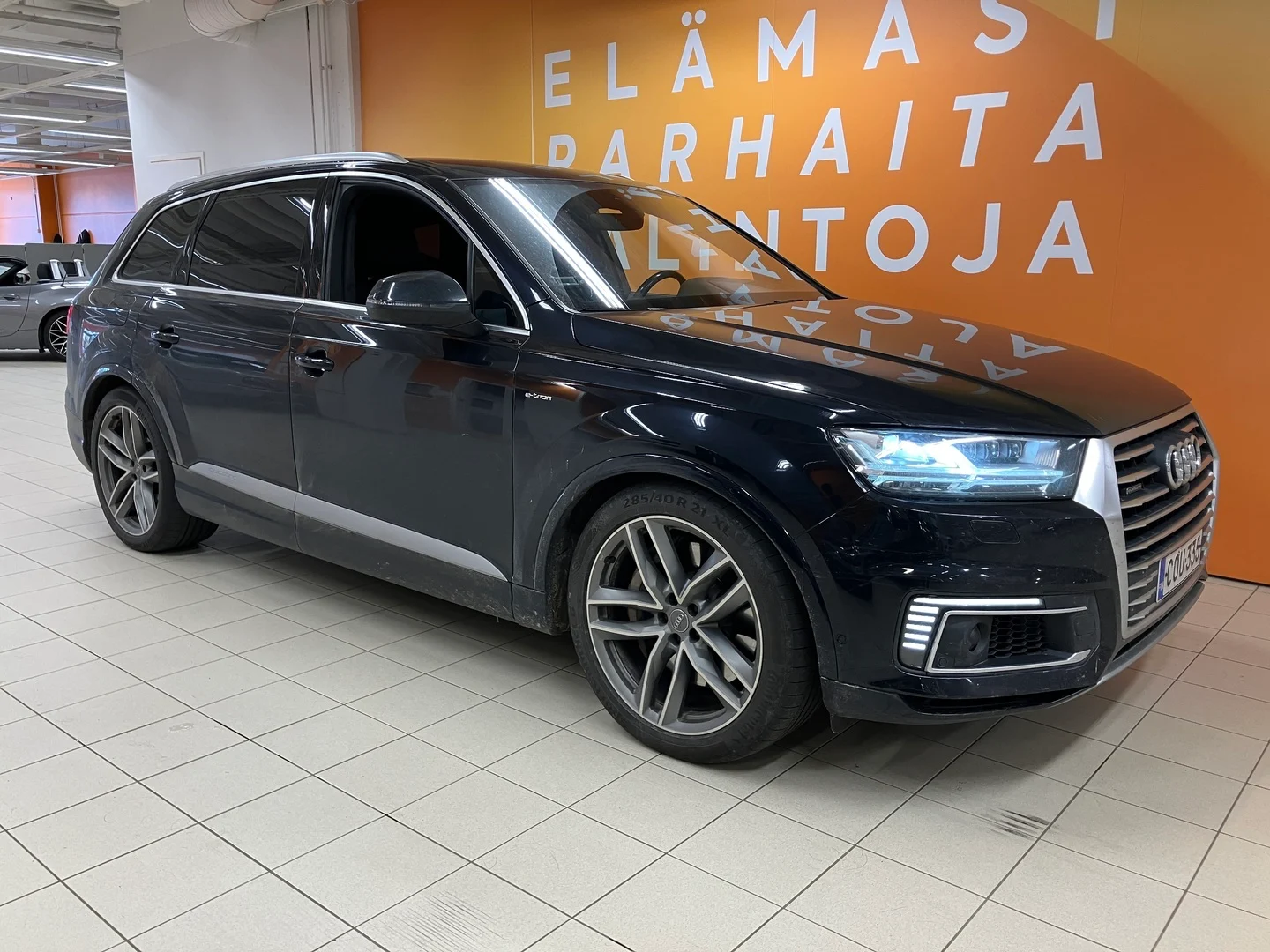 Car Image - XRGbK7hWNWr82tRfNf73Z