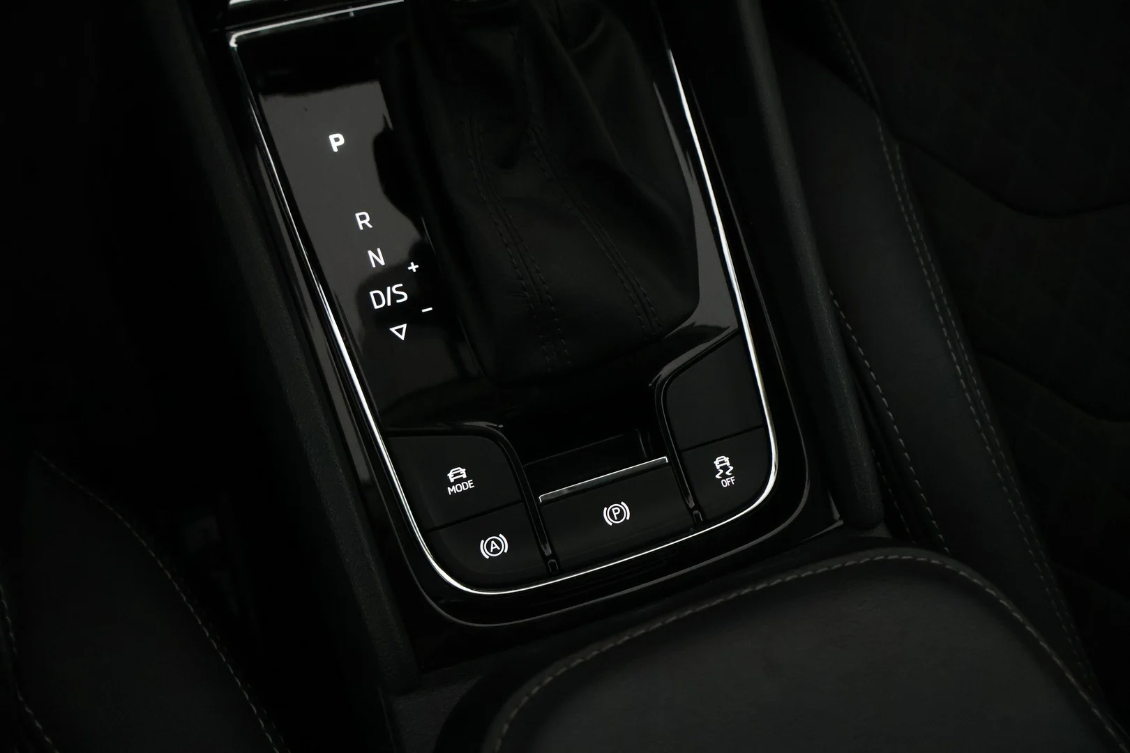 Car Image - 6RBc7ZNRr47uSJA3DQgT5X