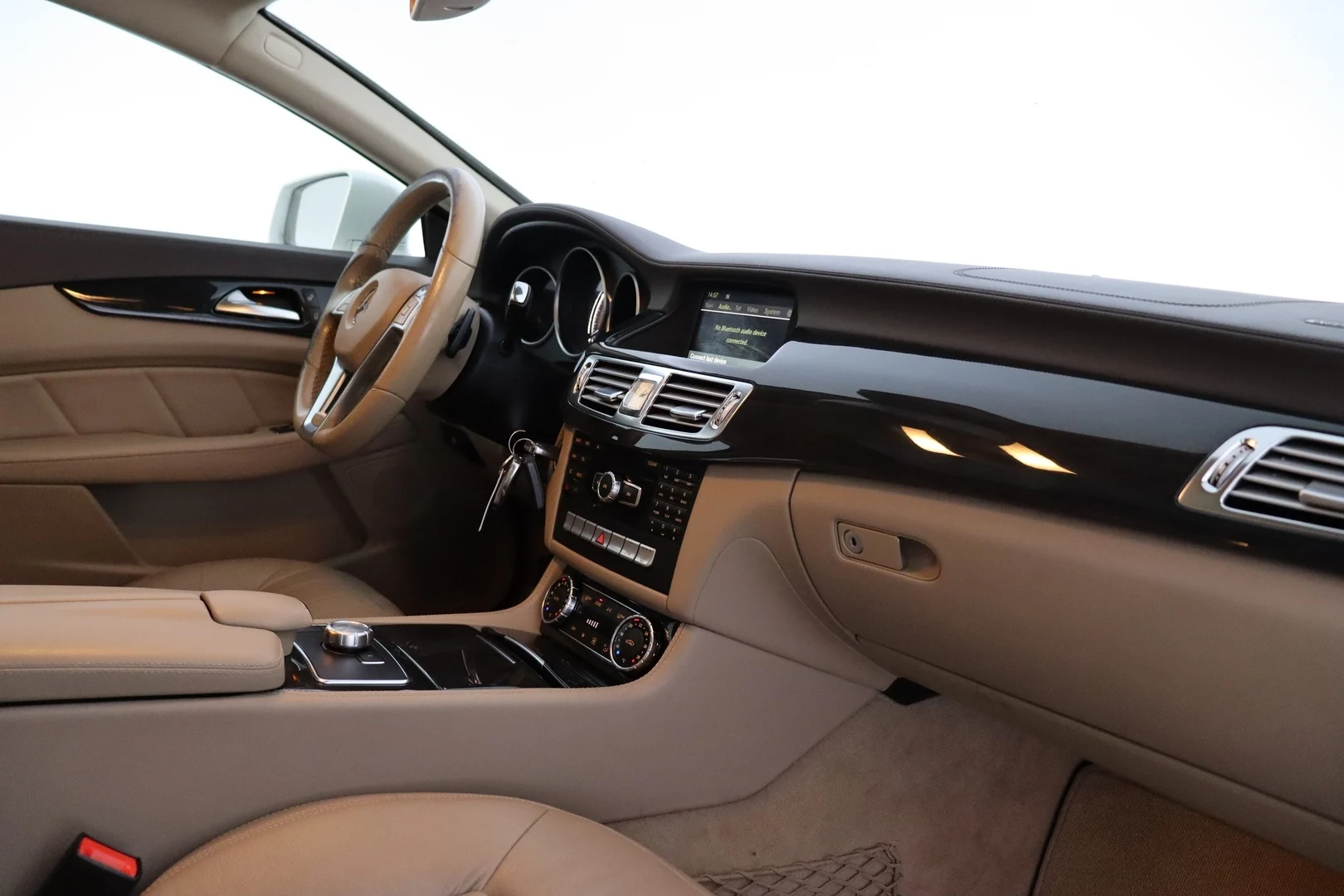Car Image - 2I2Nt33BPcqbxqbzT6GrbG